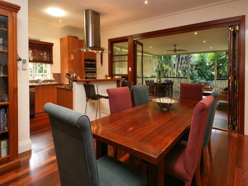 26 Abbotsleigh Street, Holland Park QLD 4121