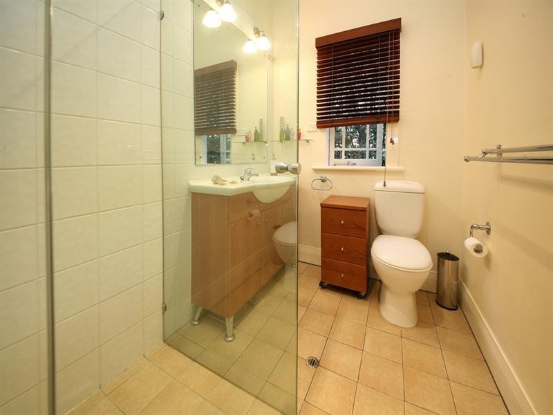 26 Abbotsleigh Street, Holland Park QLD 4121