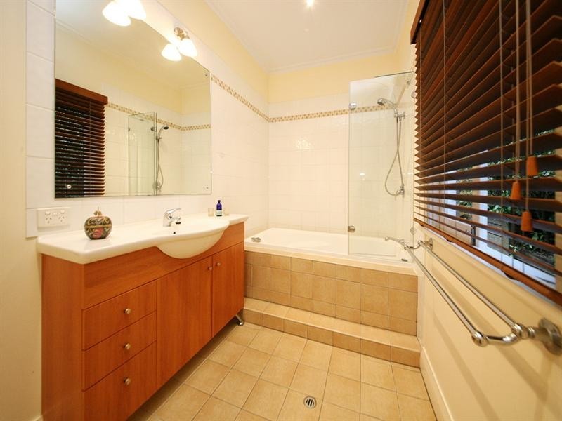 26 Abbotsleigh Street, Holland Park QLD 4121