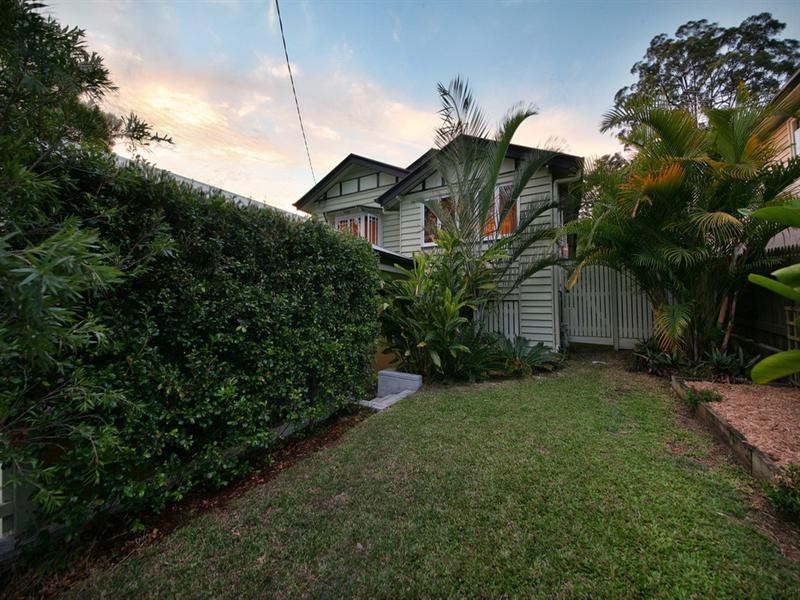 26 Abbotsleigh Street, Holland Park QLD 4121