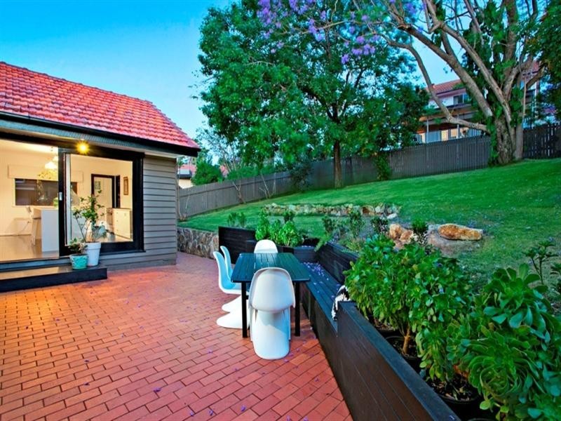 147 Arnold Street, Holland Park QLD 4121