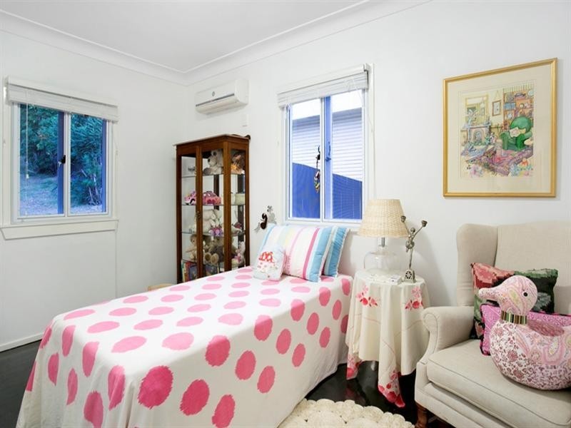 147 Arnold Street, Holland Park QLD 4121