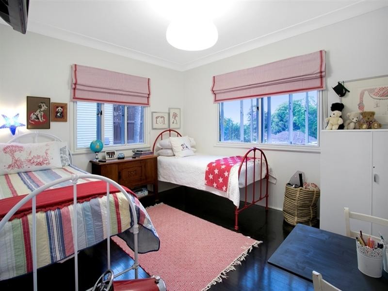 147 Arnold Street, Holland Park QLD 4121