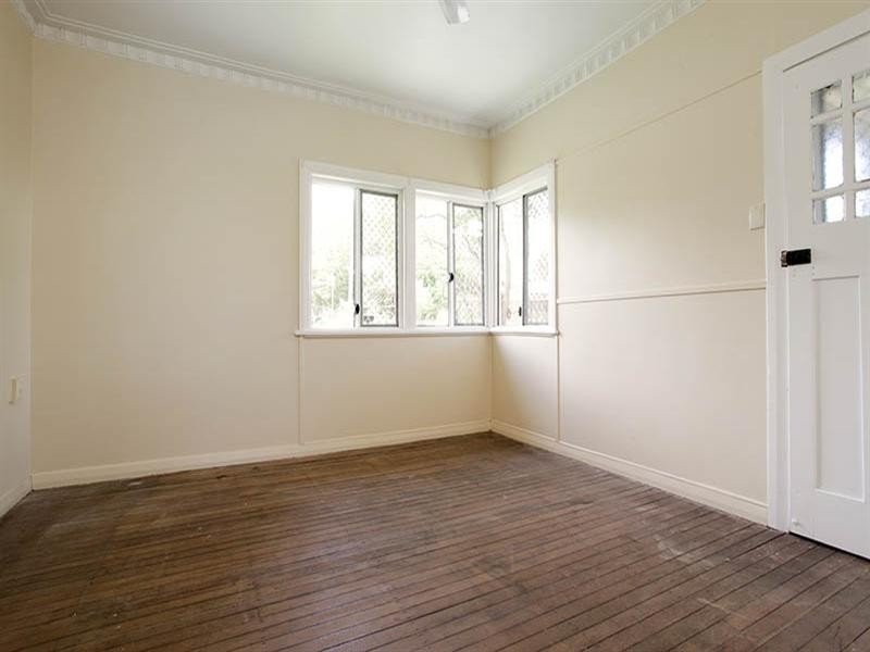 5 Rowton Street, Holland Park QLD 4121