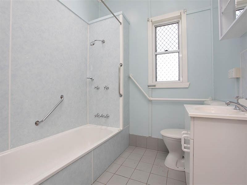 5 Rowton Street, Holland Park QLD 4121