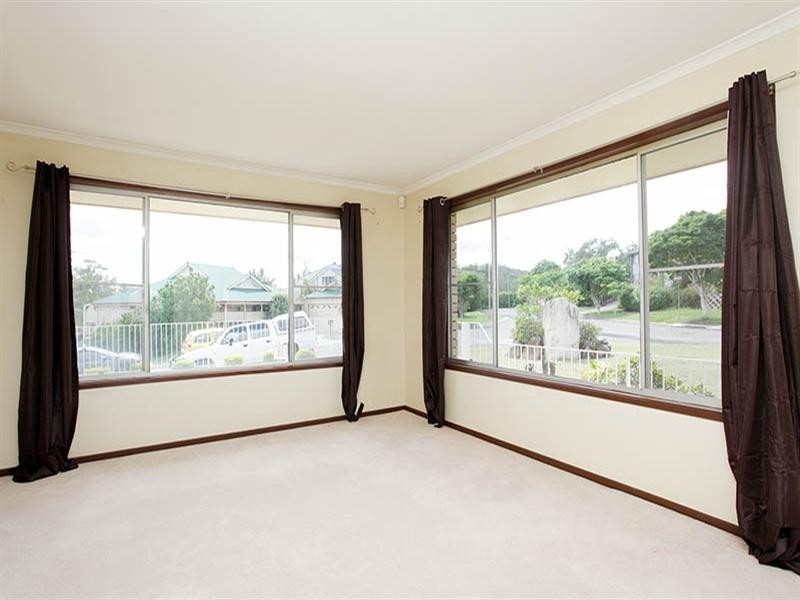 136 Sapphire Street, Holland Park QLD 4121