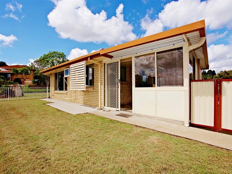 136 Sapphire Street, Holland Park QLD 4121