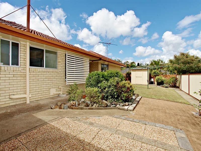 136 Sapphire Street, Holland Park QLD 4121