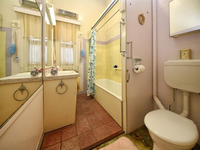 25 Curd Street, Greenslopes QLD 4120