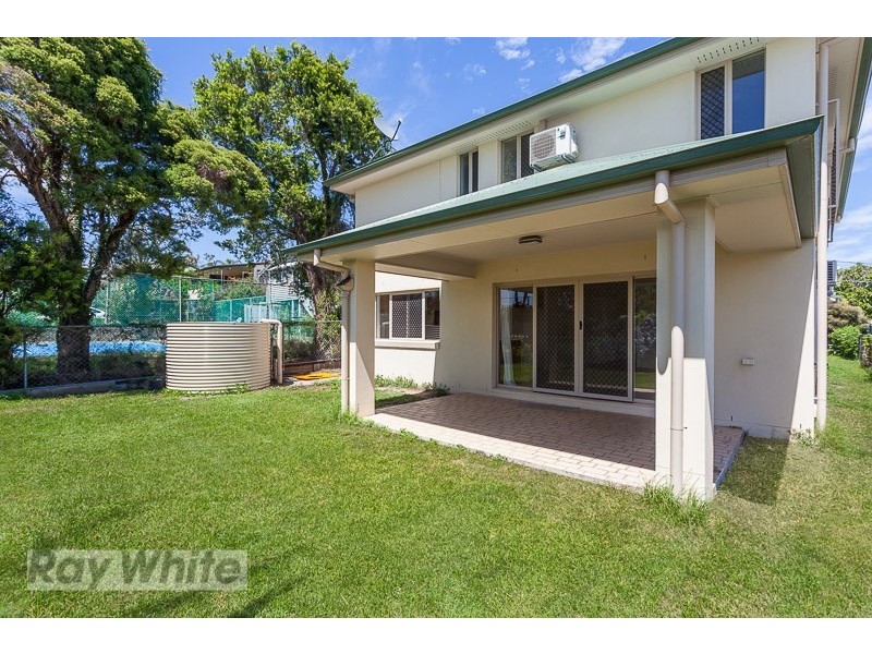 8 Faversham Street, Woolloongabba QLD 4102