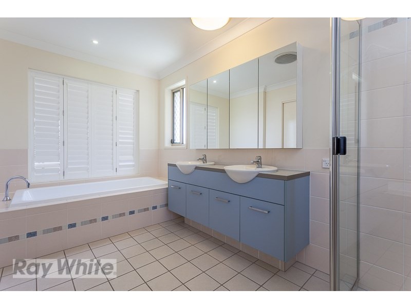 8 Faversham Street, Woolloongabba QLD 4102