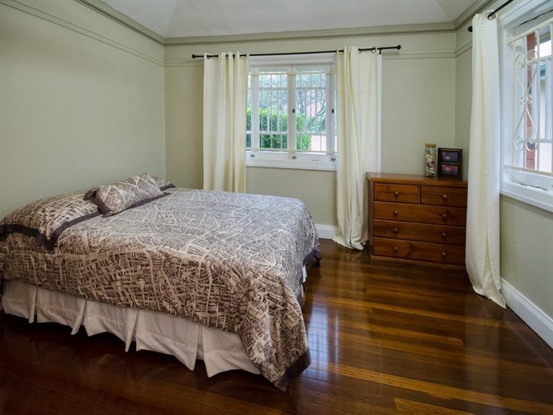 523 Cavendish Road, Coorparoo QLD 4151