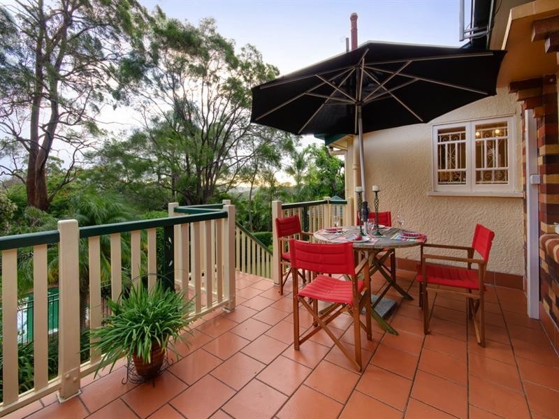 523 Cavendish Road, Coorparoo QLD 4151