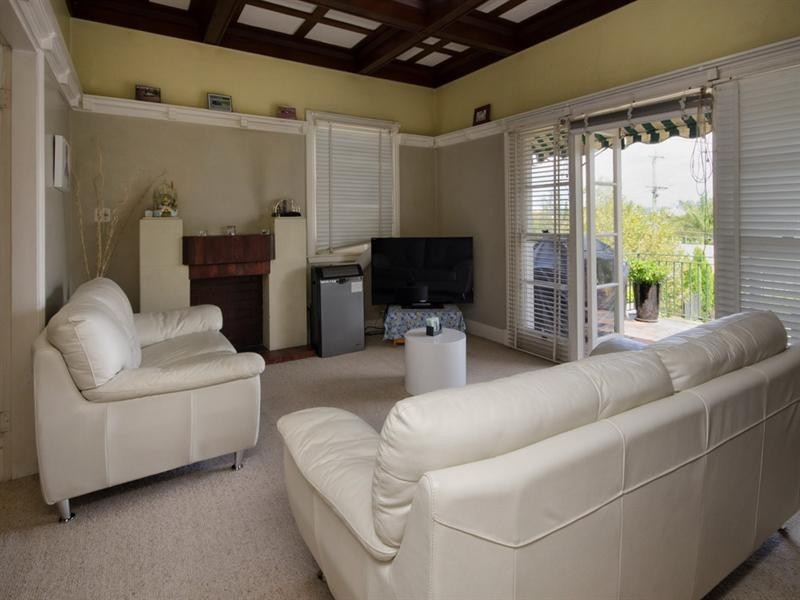 59 Thackeray Street, Norman Park QLD 4170