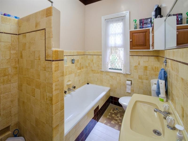 59 Thackeray Street, Norman Park QLD 4170