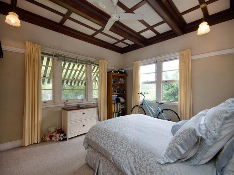 59 Thackeray Street, Norman Park QLD 4170