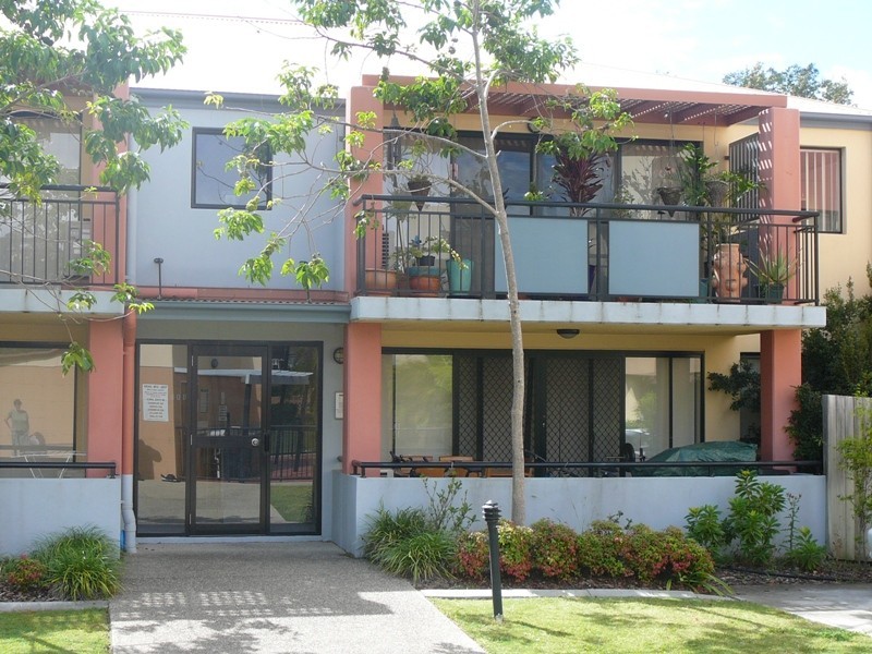 55 Harries Road, Coorparoo QLD 4151