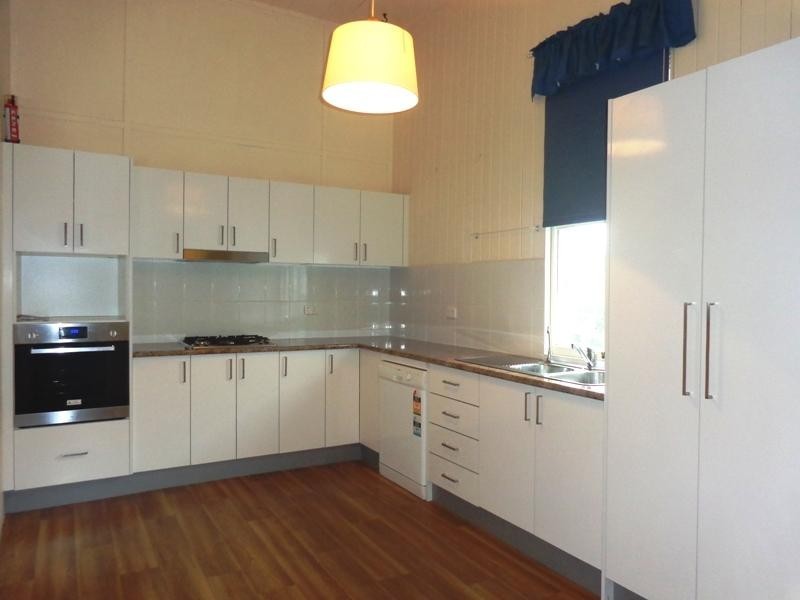 93 Old Cleveland Road, Greenslopes QLD 4120