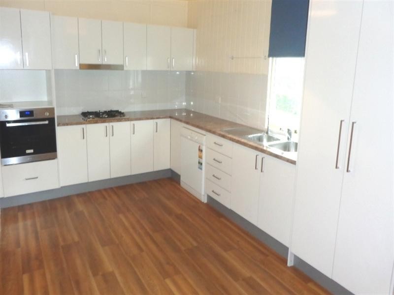 93 Old Cleveland Road, Greenslopes QLD 4120