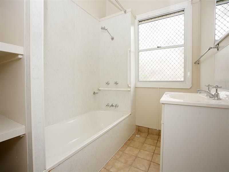 60 Seville Road, Holland Park QLD 4121