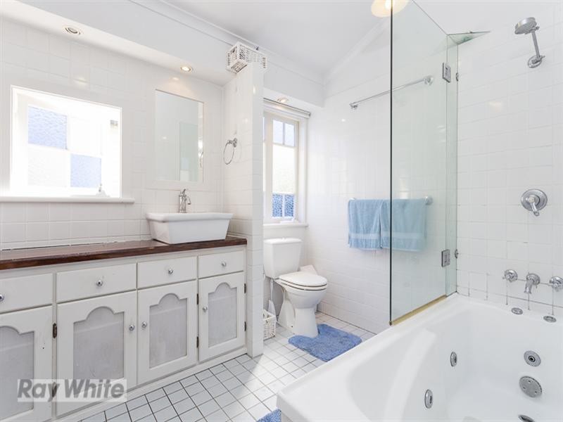 50 Raff Avenue, Holland Park QLD 4121