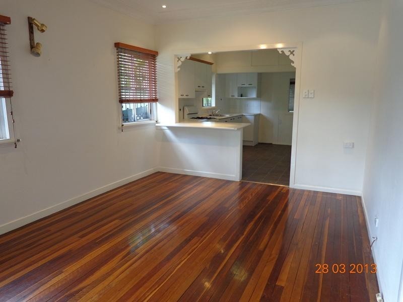 16 Long Street, Camp Hill QLD 4152