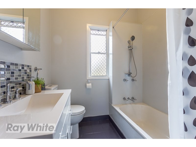 202 Oates Avenue, Holland Park QLD 4121