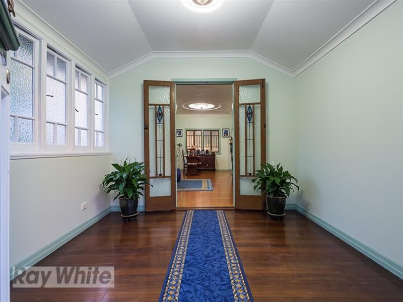 32 Raby Road, Coorparoo QLD 4151