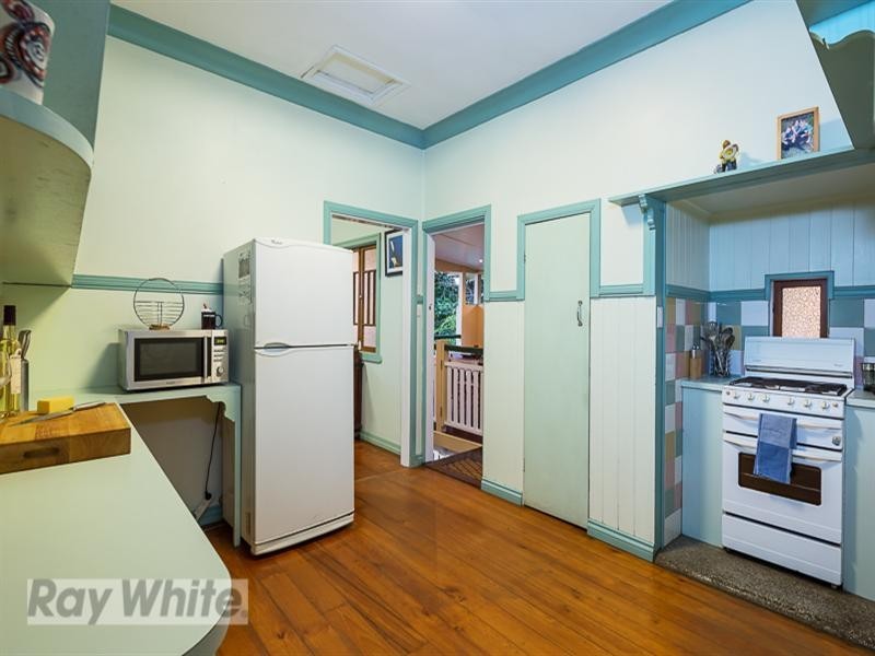 32 Raby Road, Coorparoo QLD 4151