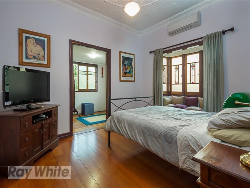 32 Raby Road, Coorparoo QLD 4151