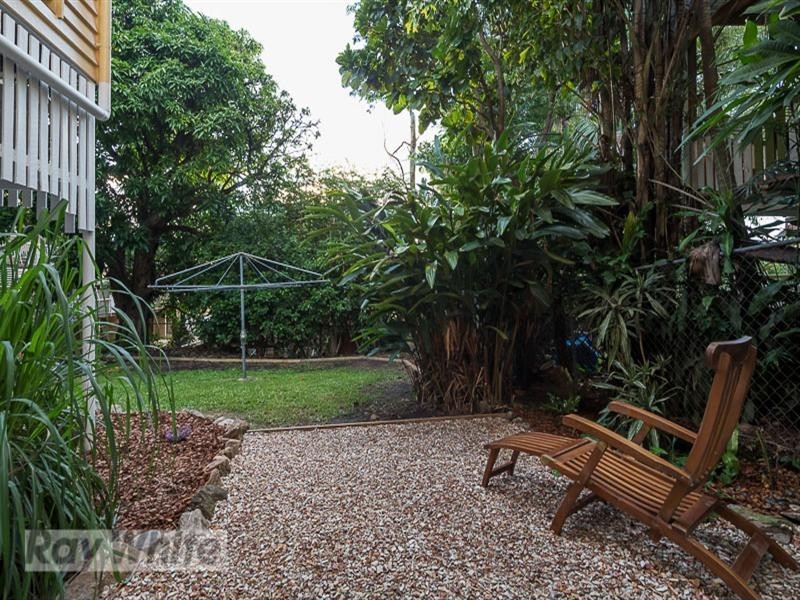 32 Raby Road, Coorparoo QLD 4151