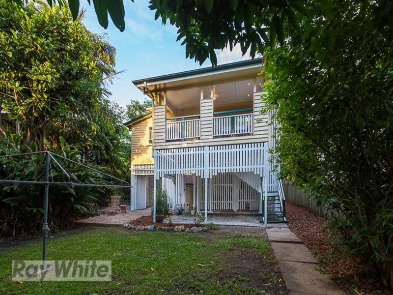 32 Raby Road, Coorparoo QLD 4151