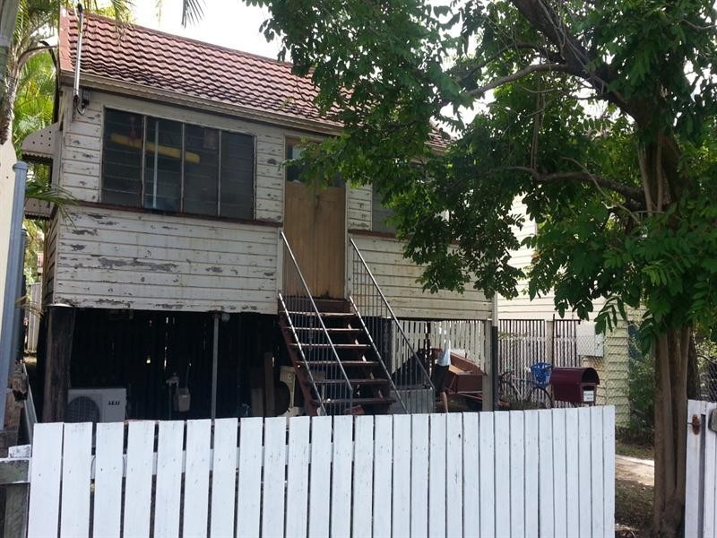 15 Logan Street, Greenslopes QLD 4120