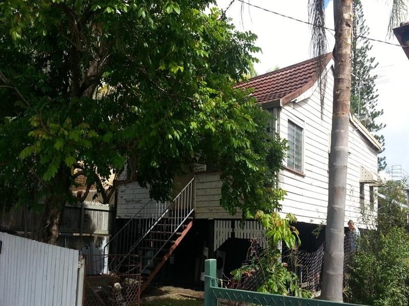 15 Logan Street, Greenslopes QLD 4120