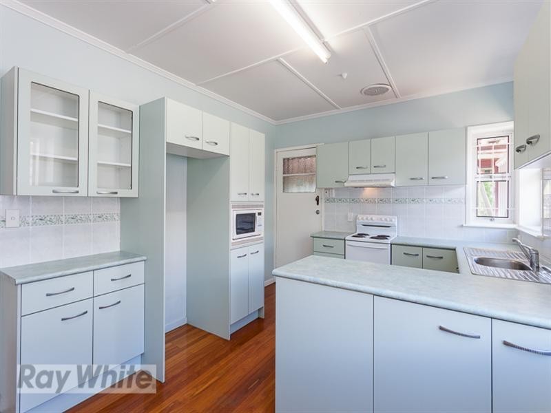 1124 Logan Road, Holland Park QLD 4121