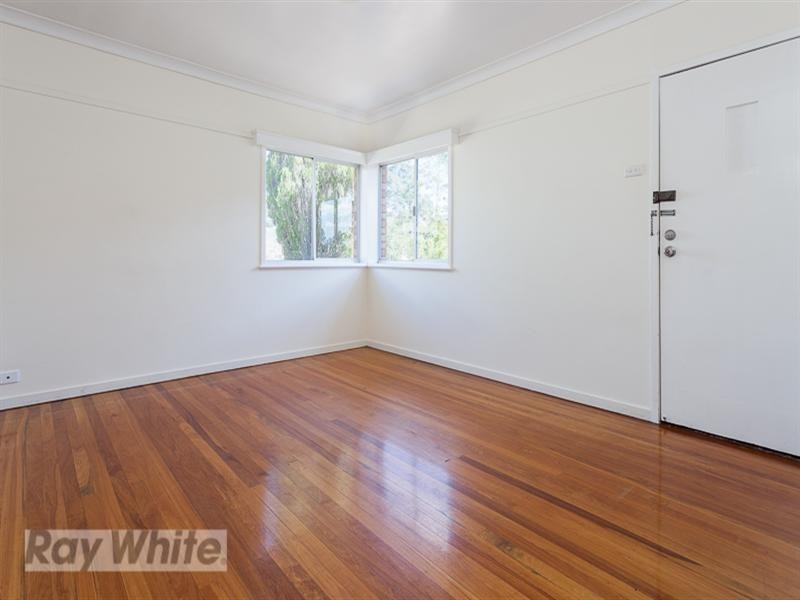 1124 Logan Road, Holland Park QLD 4121