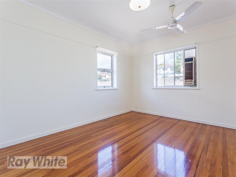 1124 Logan Road, Holland Park QLD 4121