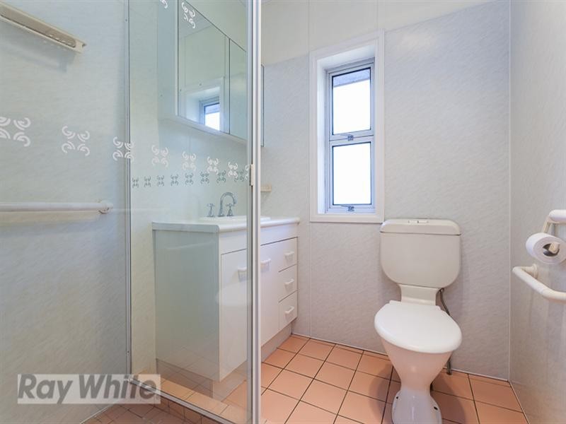 1124 Logan Road, Holland Park QLD 4121