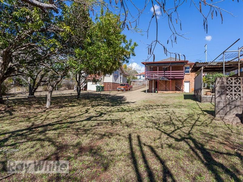 1124 Logan Road, Holland Park QLD 4121