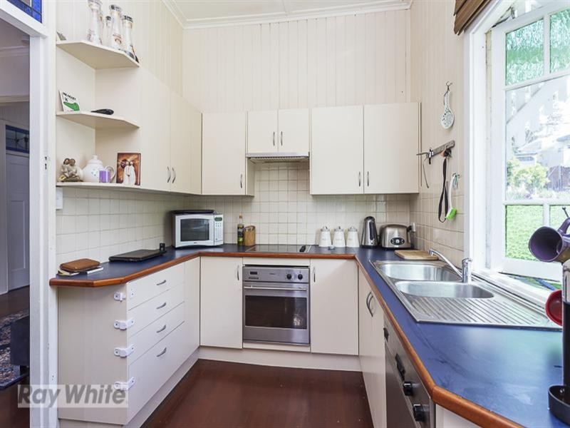 50 Raff Avenue, Holland Park QLD 4121