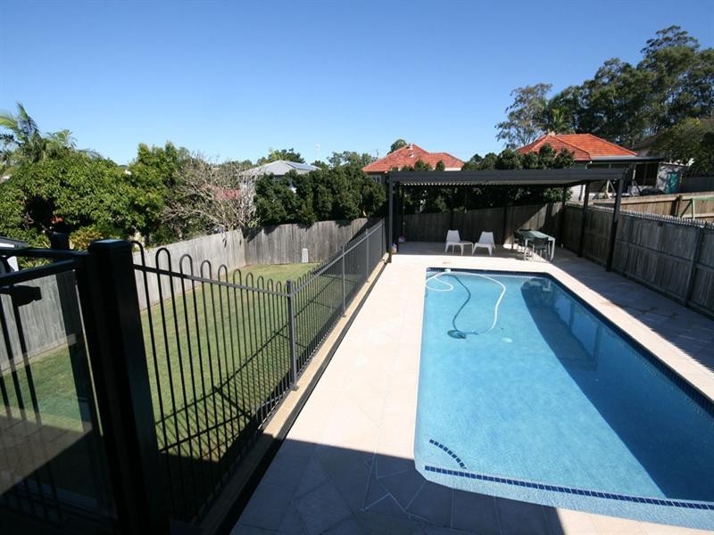 13 Arrowsmith Street, Camp Hill QLD 4152