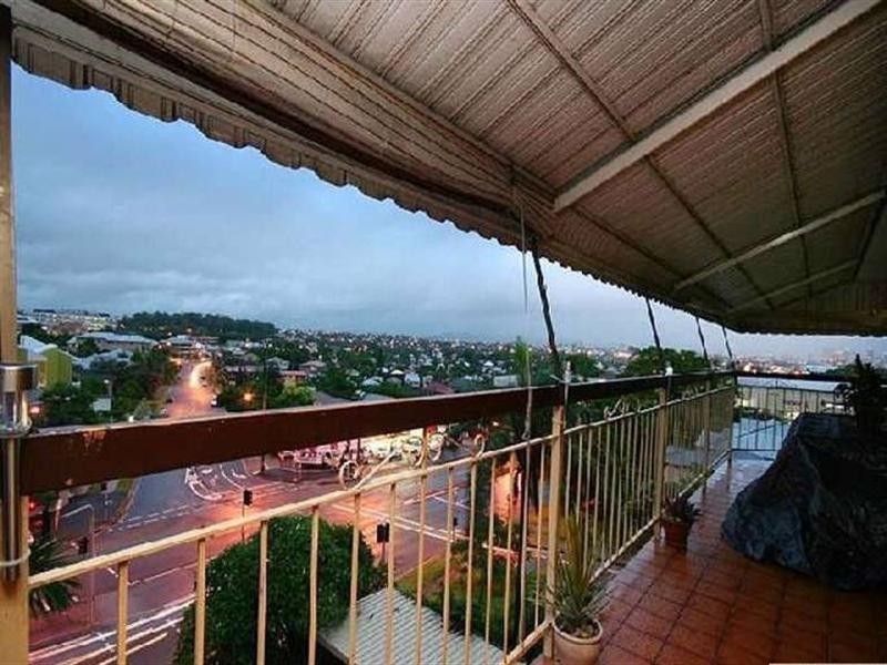 8/3 Curd Street, Greenslopes QLD 4120
