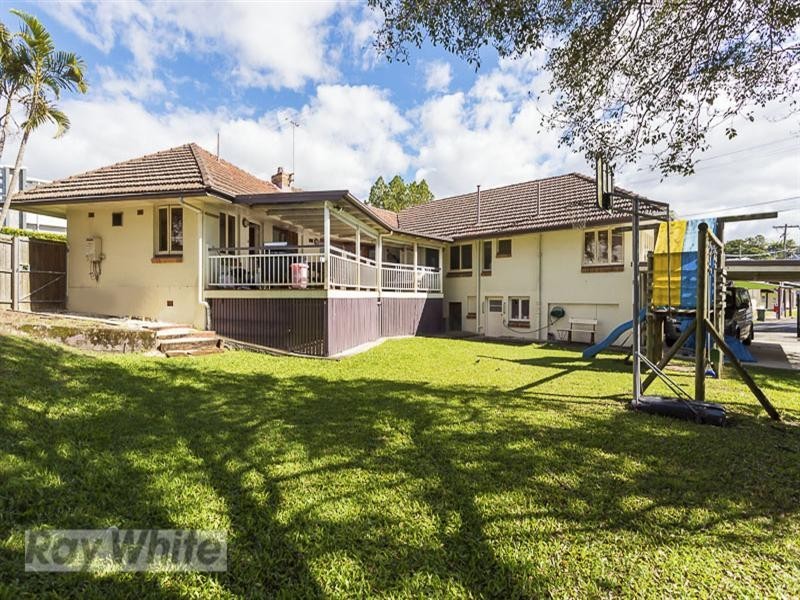 2 Oxley Drive, Holland Park QLD 4121