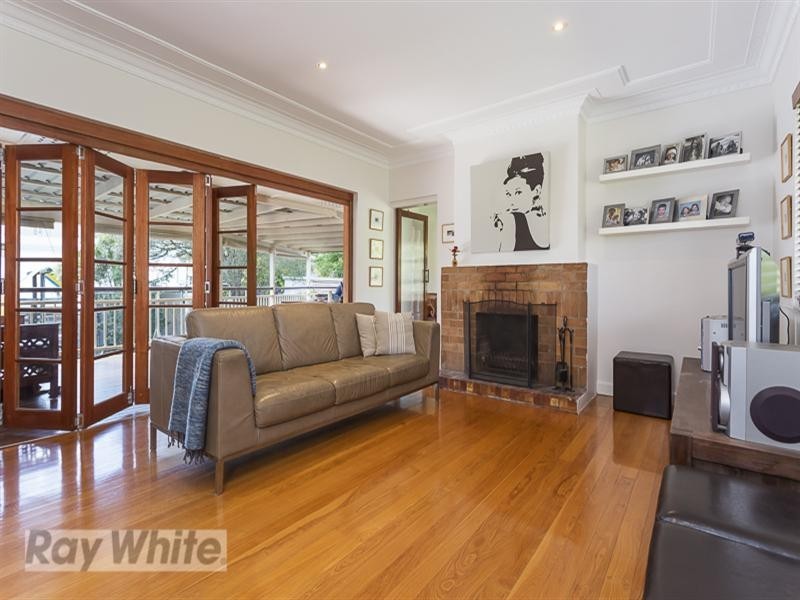 2 Oxley Drive, Holland Park QLD 4121