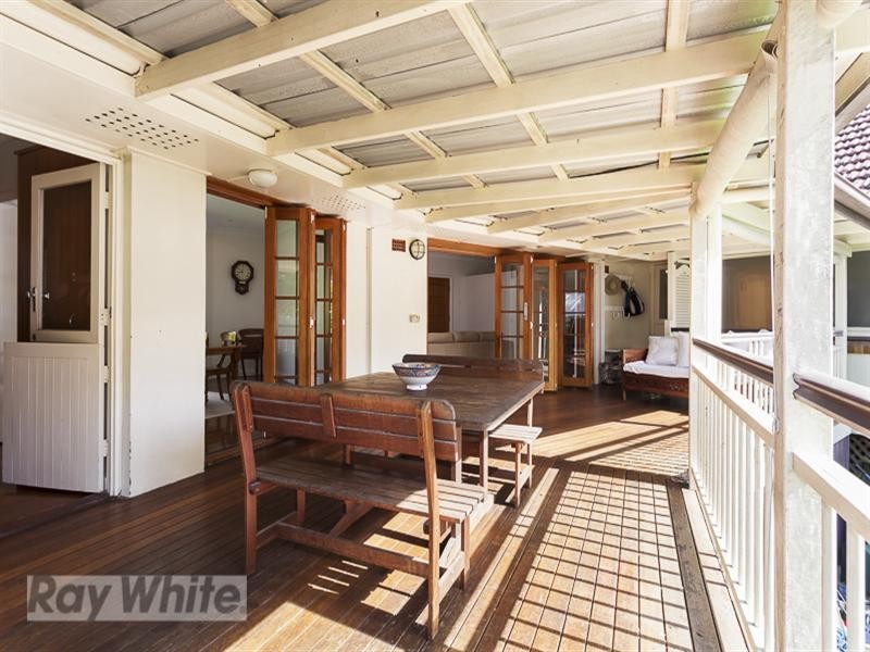 2 Oxley Drive, Holland Park QLD 4121