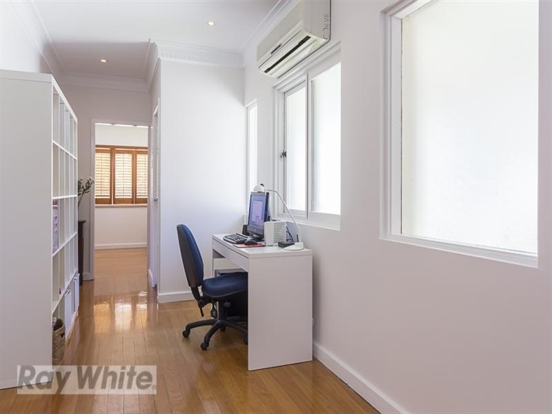 2 Oxley Drive, Holland Park QLD 4121