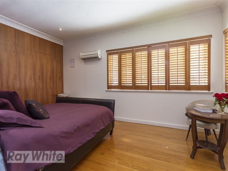 2 Oxley Drive, Holland Park QLD 4121