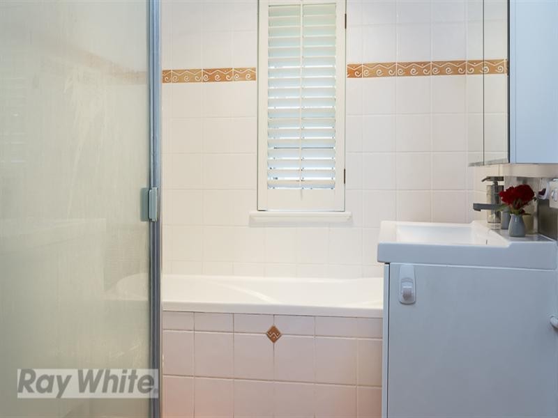 2 Oxley Drive, Holland Park QLD 4121