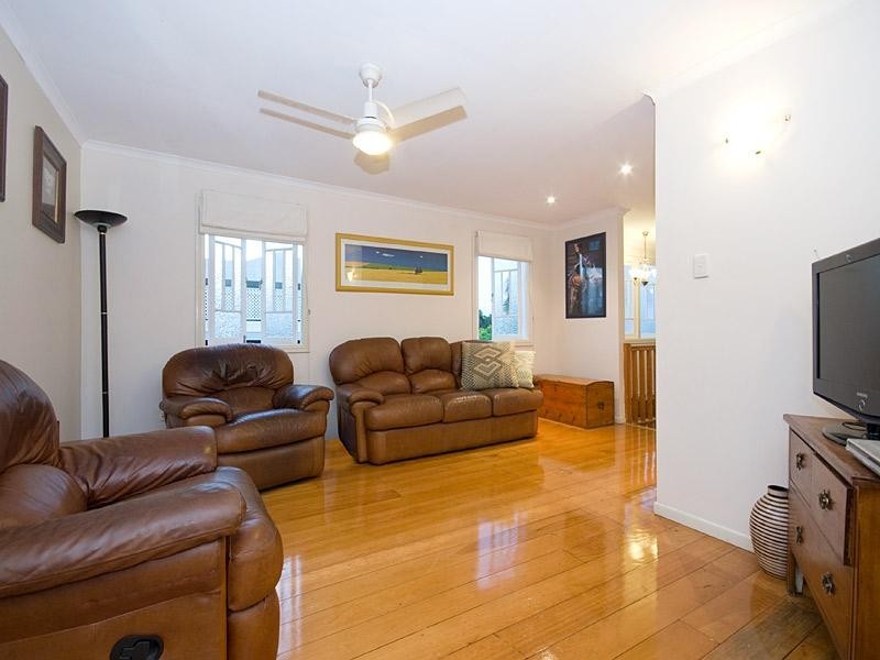 23 Tenth Avenue, Coorparoo QLD 4151