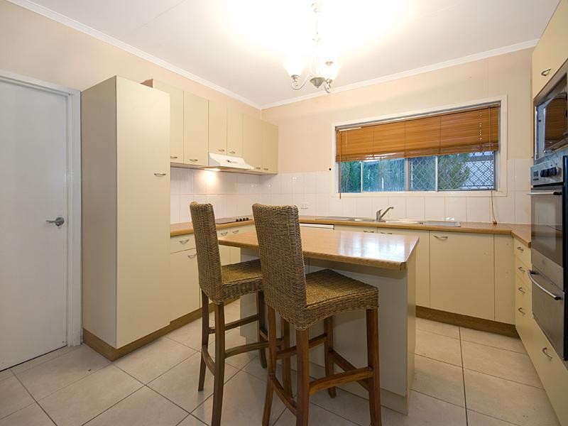 23 Tenth Avenue, Coorparoo QLD 4151